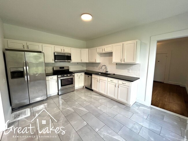 Building Photo - Lovely 4 Bedroom 2 Bathroom now available ...