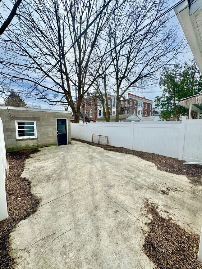 Building Photo - 1410 W Turner St