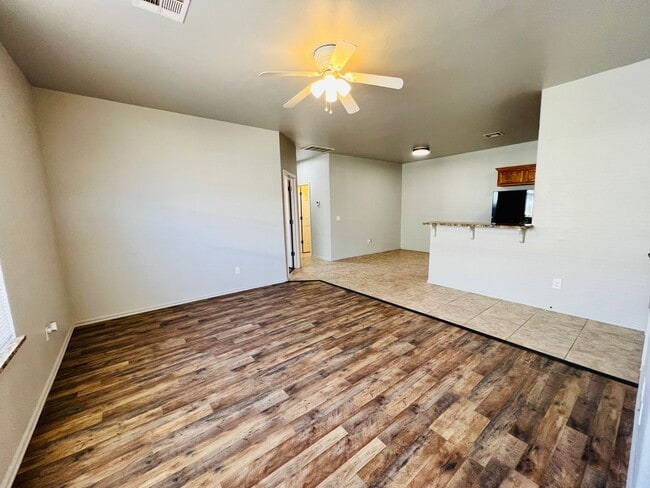 Building Photo - Charming 3BD 2BA Duplex in Yukon, The Gardens @ Chisholm Creek!!