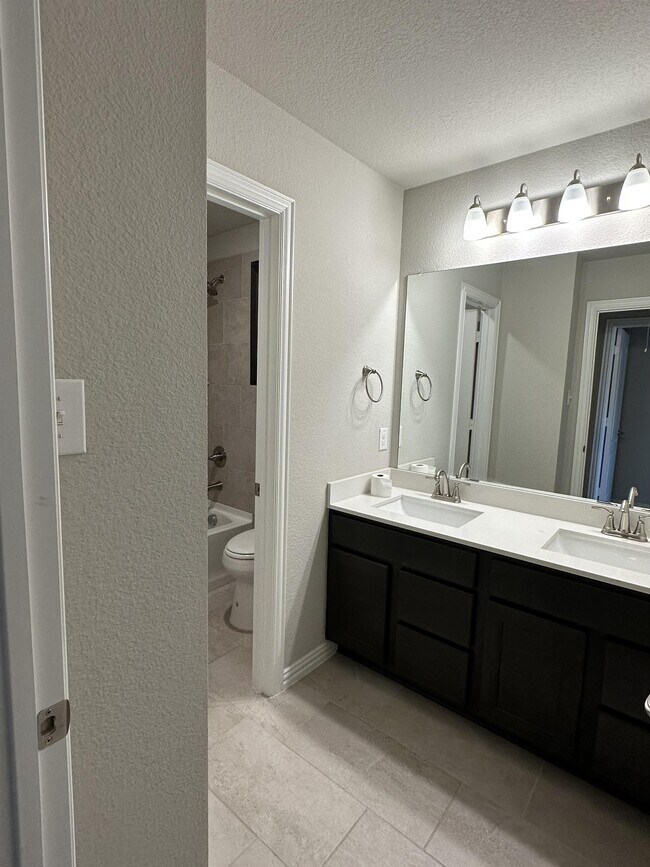 Building Photo - 3429 Cricket Dr
