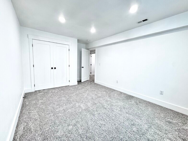 Building Photo - 3217 E Reynard Ln