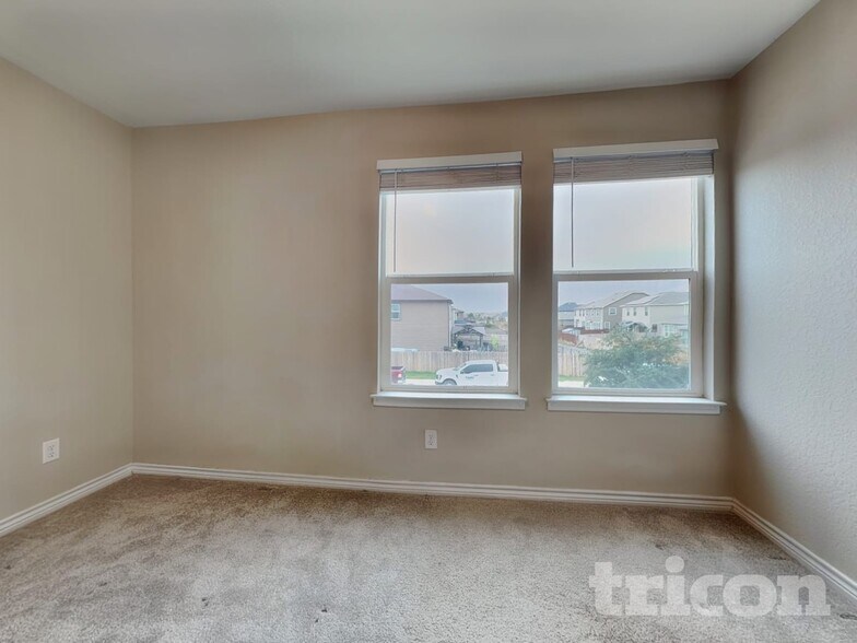 Building Photo - 601 Lost Pond