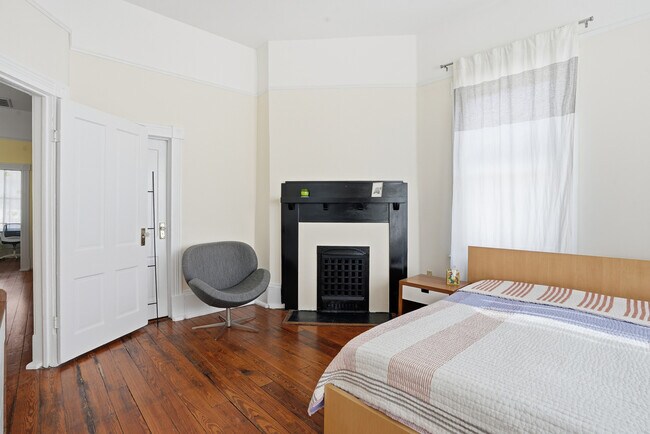 Building Photo - Savannah's Victorian Historic District