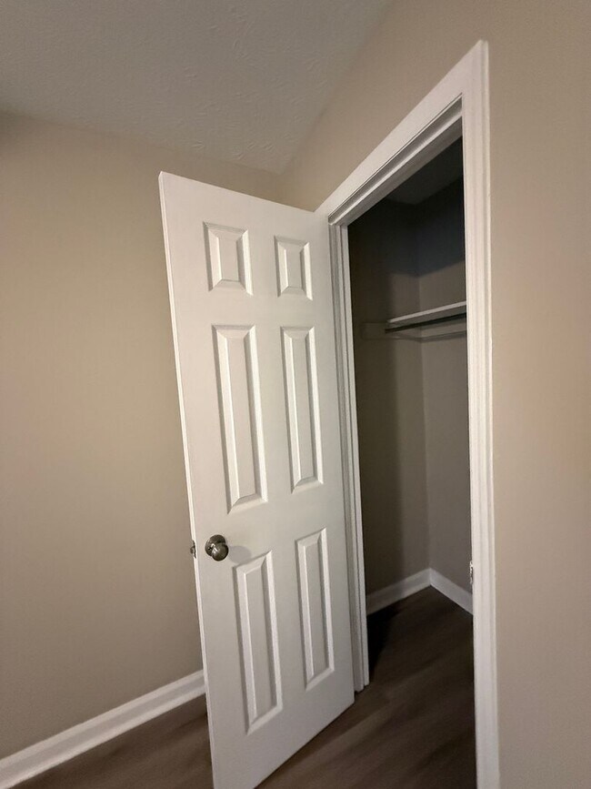 Building Photo - 115 Vintage Ct