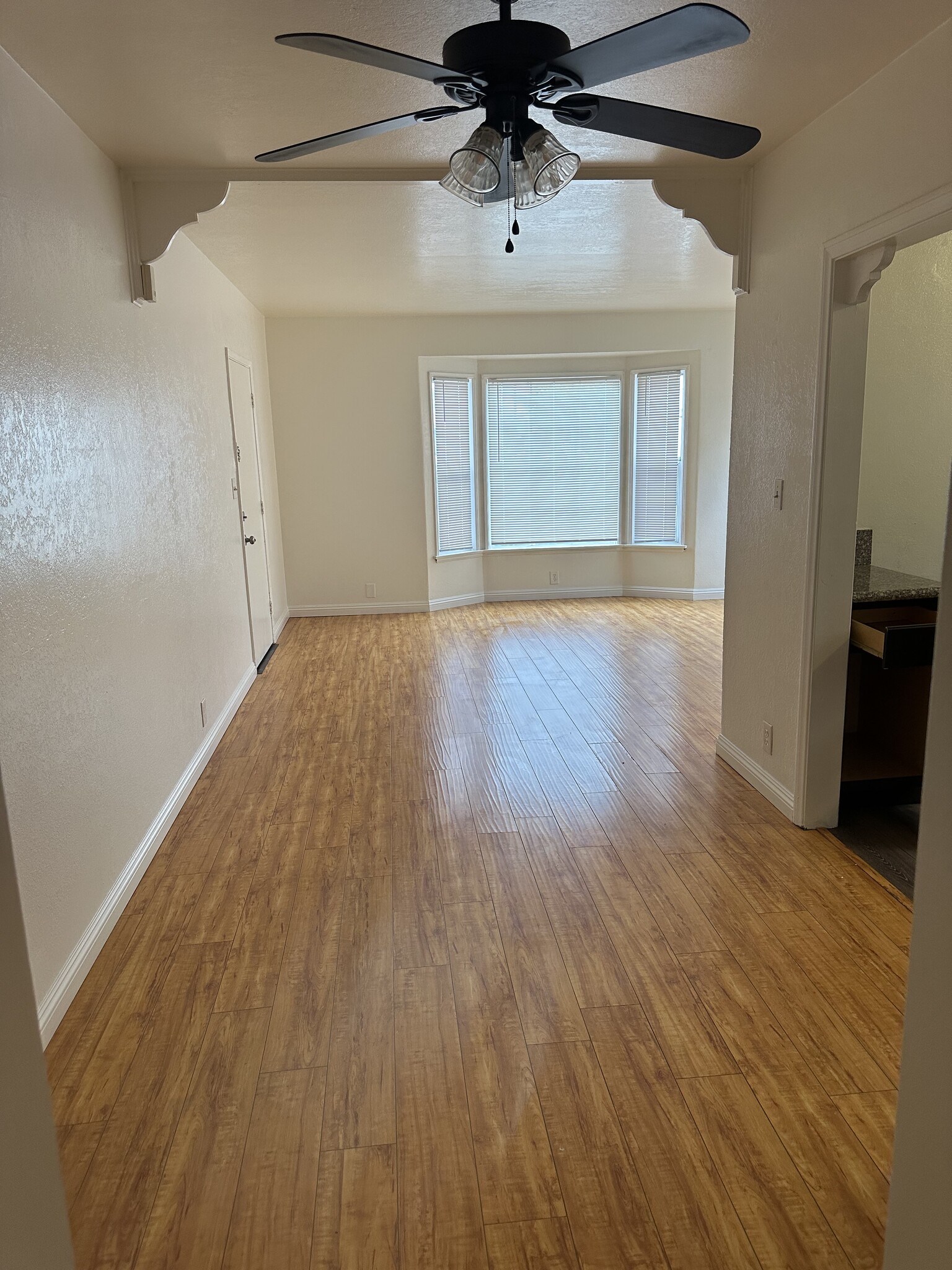 dining room - 1522 N Sycamore St