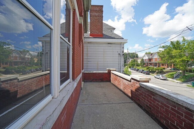 Building Photo - 2412 Fairview Ave
