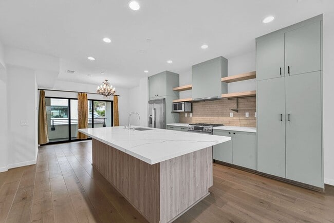 Building Photo - Modern 4-Bed with Rooftop Balcony & Dual Primary Suites