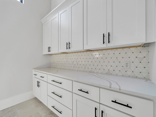 Building Photo - 330 Kelly Plantation Dr