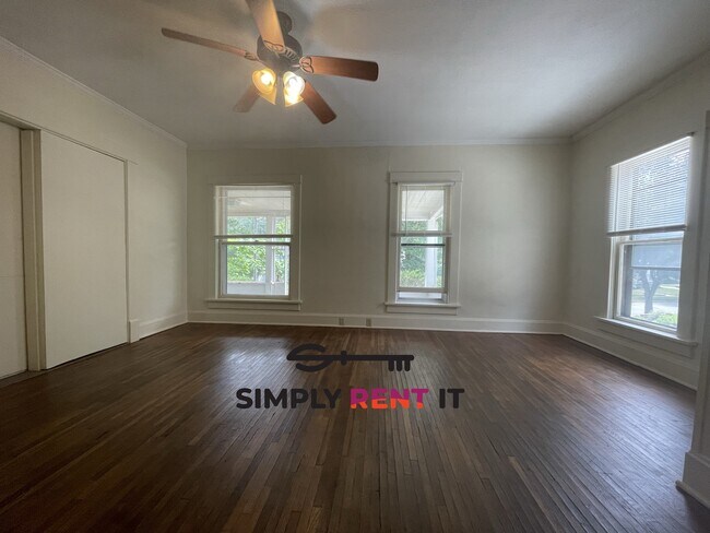 Building Photo - 6 Bed House or 2 and 3 Bedroom Duplex on C...