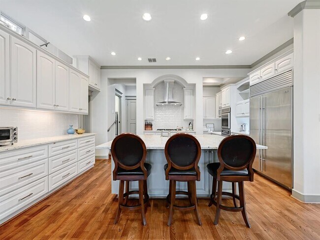 Building Photo - 2300 Barton Creek Blvd