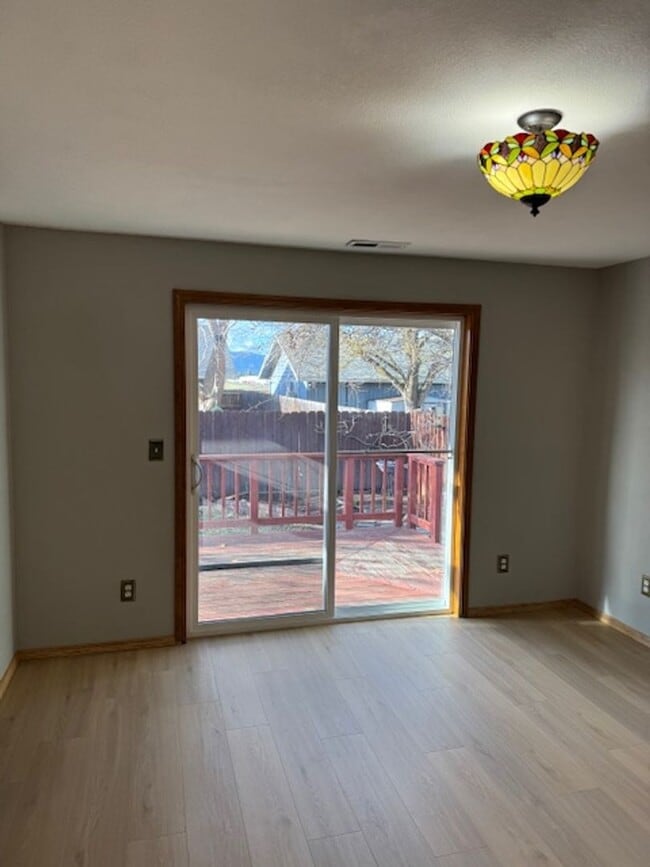 Building Photo - 3-BEDROOM HOME LOCATED ON QUIET CUL-DE-SAC- GARAGE CONVERTED TO ANOTHER ROOM OR STORAGE USE