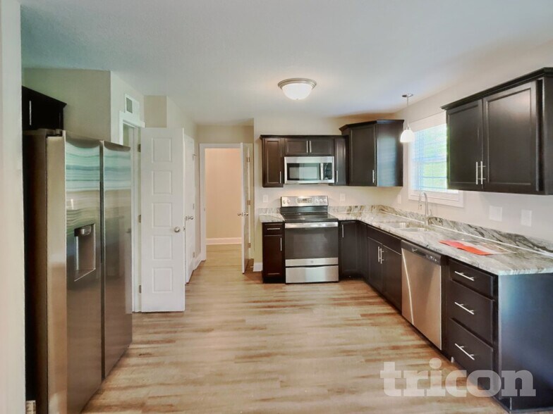 Building Photo - 633 Battery Ct