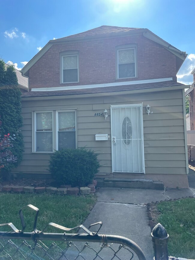 Primary Photo - 8854 S Wabash Ave