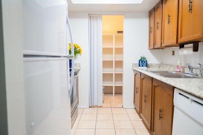 Building Photo - 1902 Honour Rd