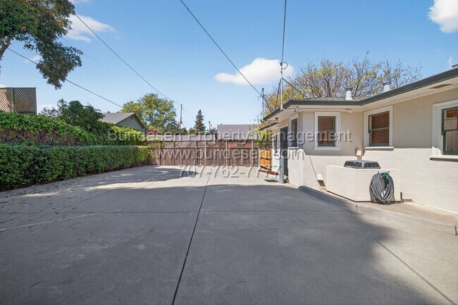 Building Photo - 612 Petaluma Blvd S