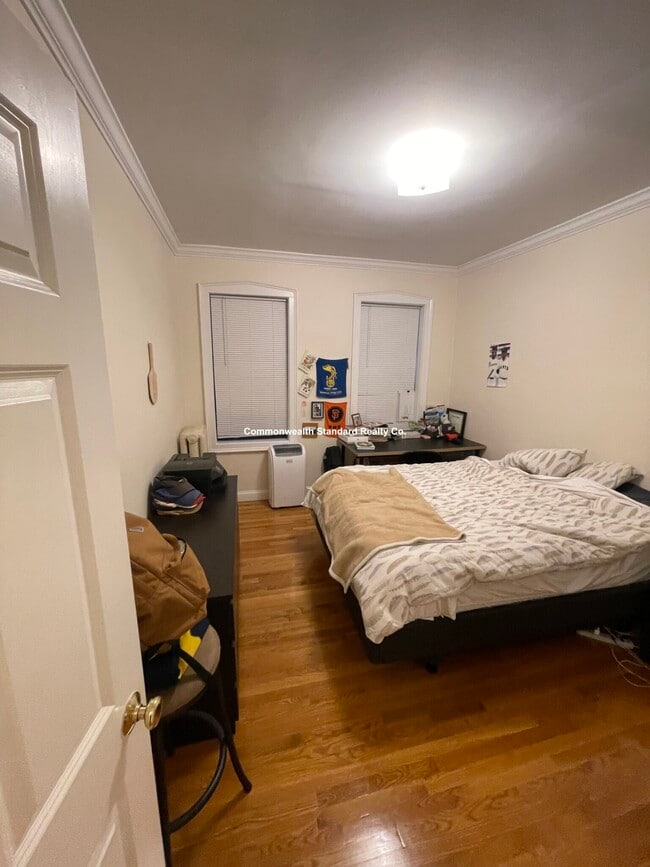 Building Photo - 4 Park Vale Ave