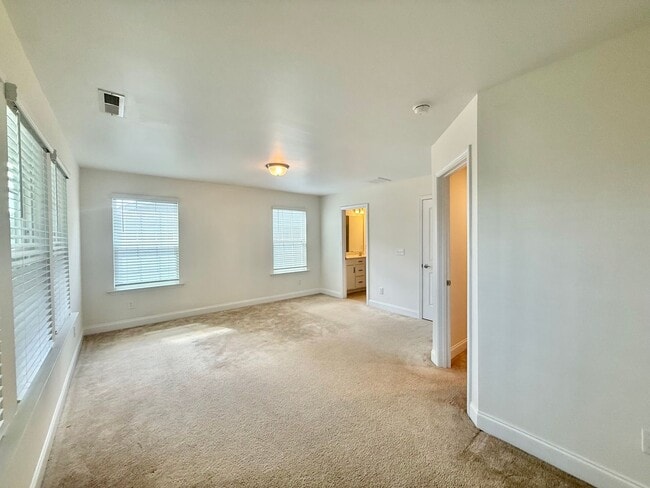 Building Photo - Spacious 3BD, 2.5BA End Unit Raleigh Townhome Near White Oak Shopping Center, I-40, and Downtown ...