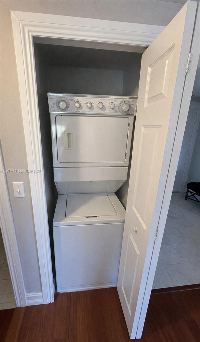 Building Photo - 101 Sidonia Ave