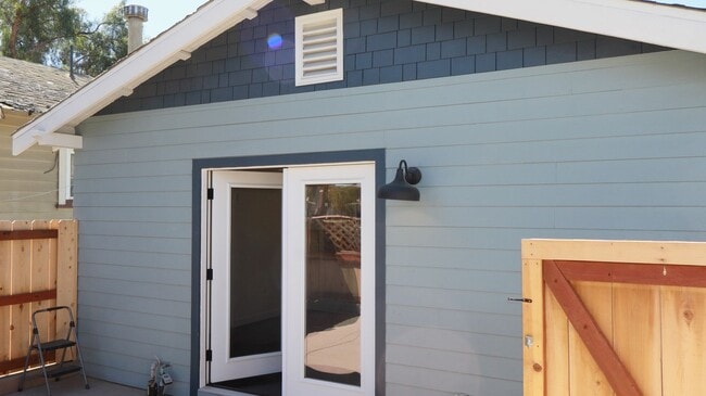 Building Photo - New 1 bedroom 1 bath no Apartment ADU style