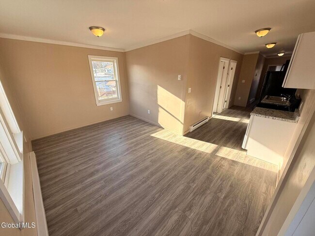 Building Photo - 92 Main St