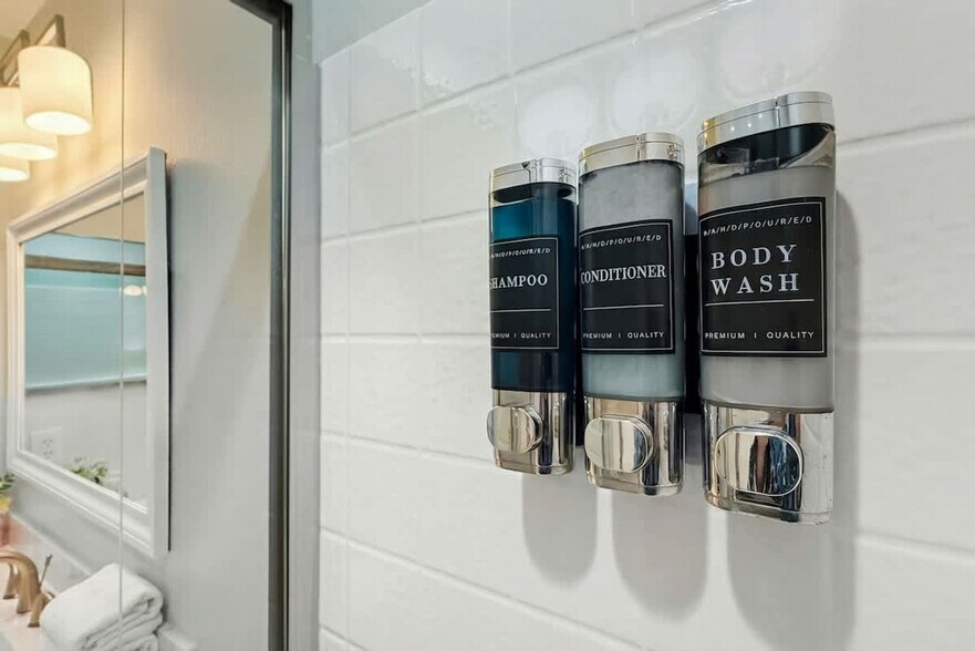 Building Photo - 242 Blue Jay Way