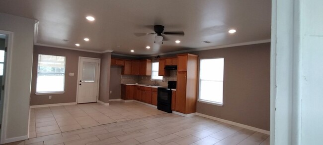 Building Photo - 2508 Ray Weiland Dr