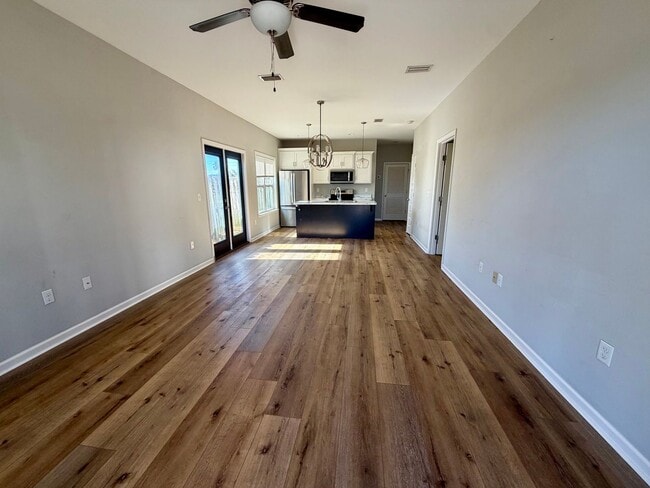 Building Photo - *** MOVE IN SPECIAL *** 3 BED 2 BATH