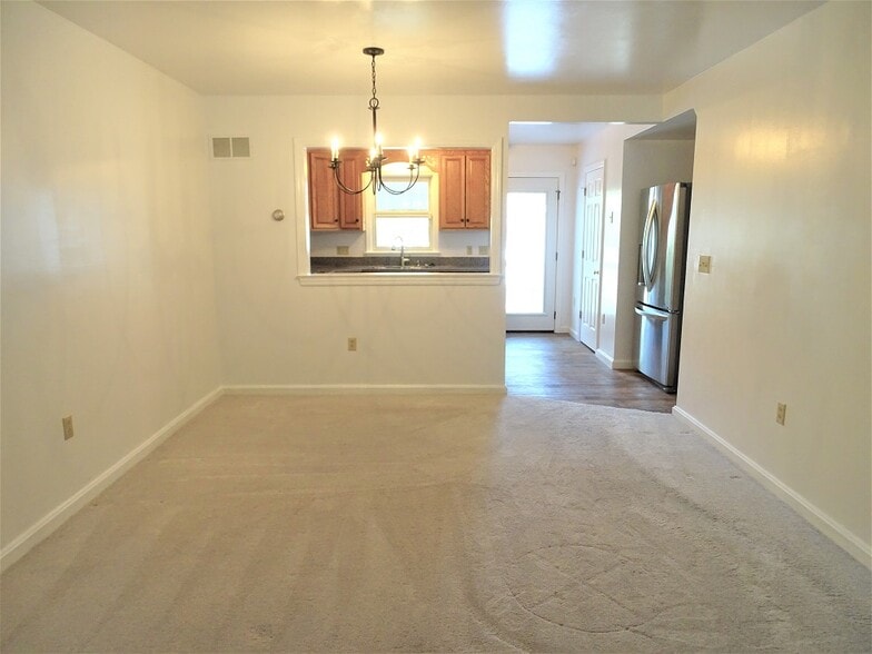 Building Photo - 1005 Ayres Ct