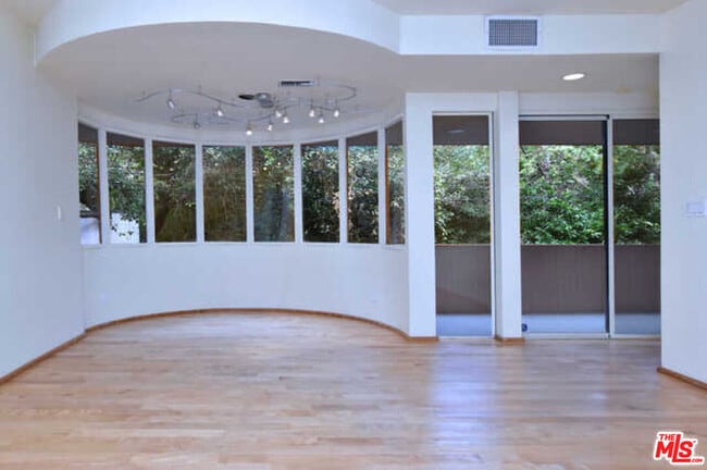 Building Photo - 10045 Reevesbury Dr