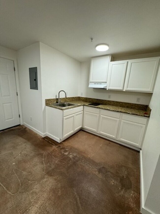 Building Photo - Renovated 2 bedroom Apartments available! ...