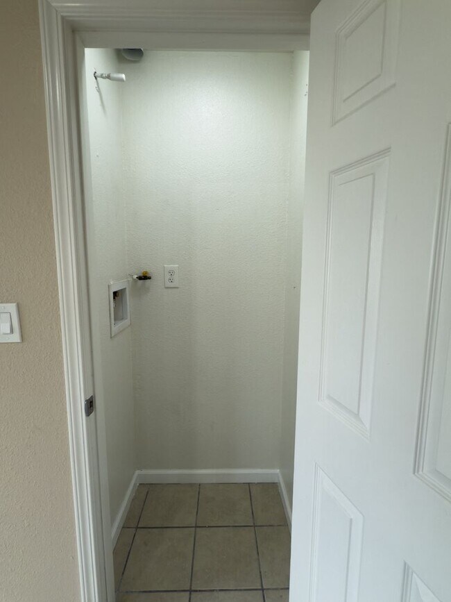 Building Photo - Casa Millar | Spacious Homes for Comfortab...