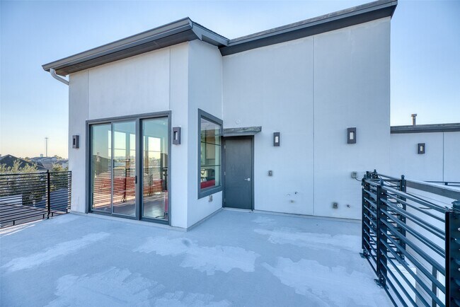 Building Photo - 5521 Kiam St