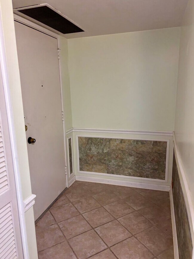 Building Photo - Available Now | 2 Bedroom, 2 bathroom, 1 a...