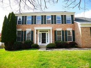 Building Photo - 5 Bedroom 2.5 Bathroom Home- Located in Fi...