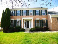 Building Photo - 5 Bedroom 2.5 Bathroom Home- Located in Fi...
