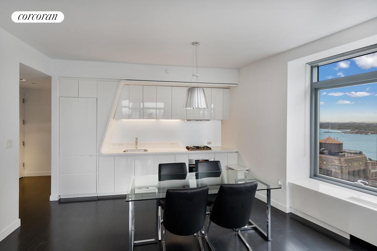 Building Photo - 123 Washington St