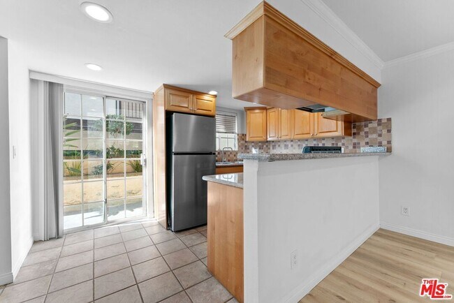 Building Photo - 361 Salem St