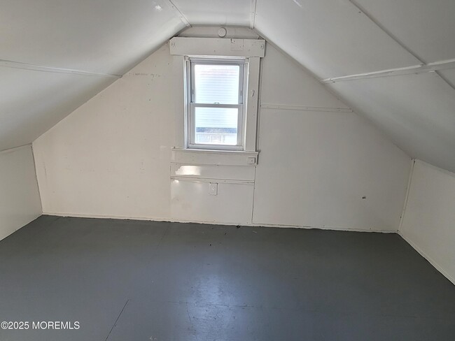 Building Photo - 19 Oak Terrace