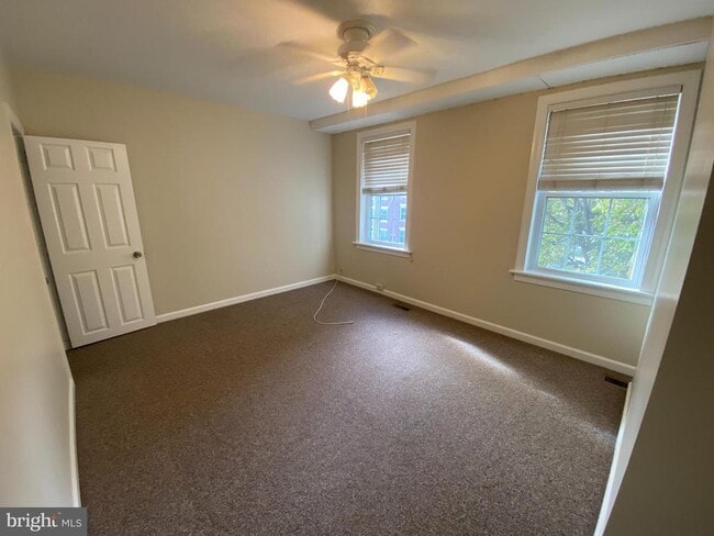 Building Photo - 238 E 6th Ave