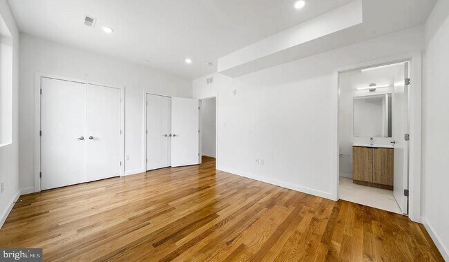 Building Photo - 300 Budd St
