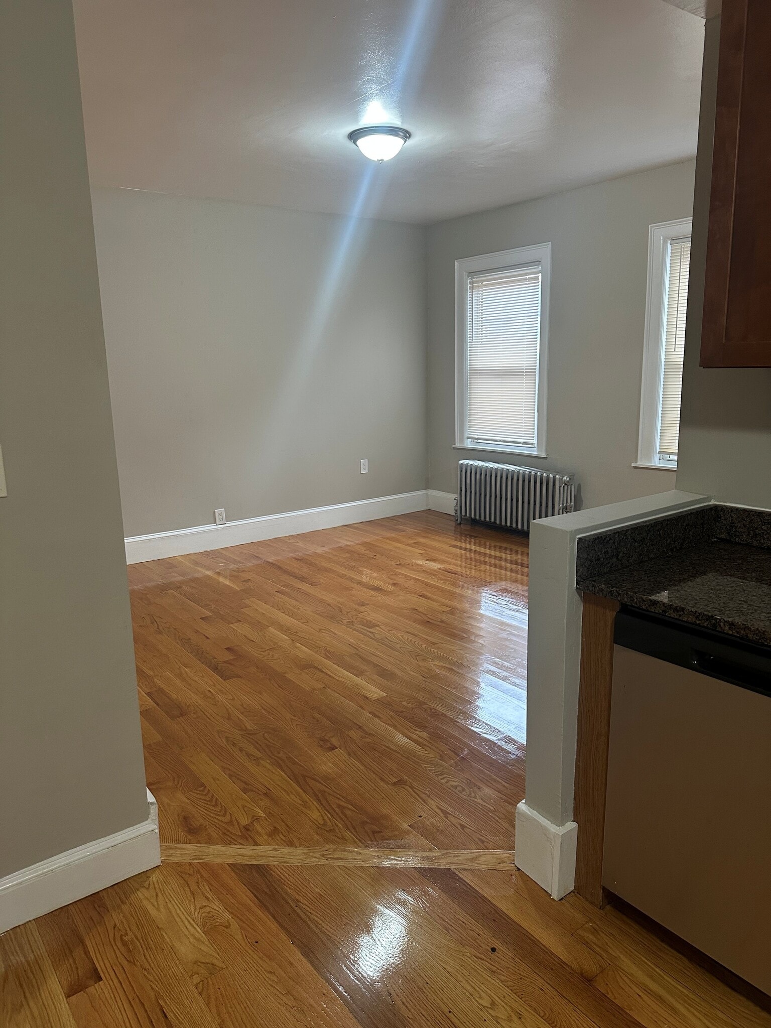 Building Photo - 33 Algonquin St