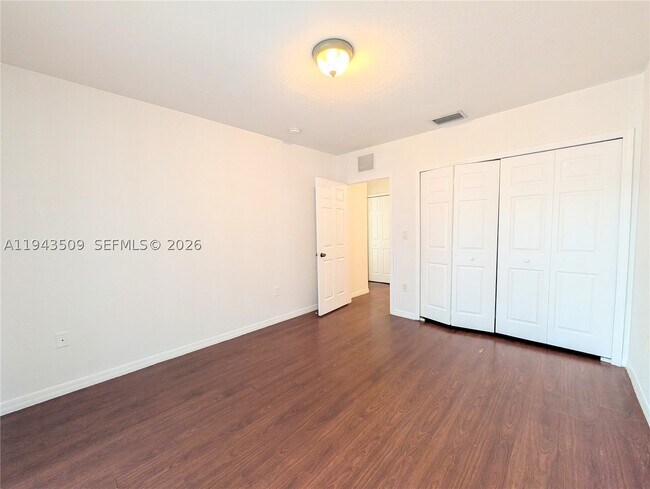 Building Photo - 825 SW 6th St
