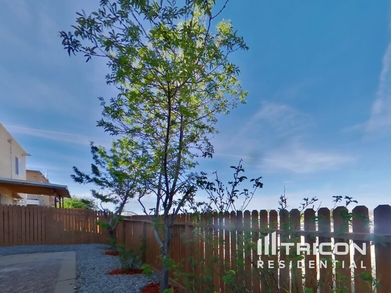 Building Photo - 931 Knox Ct NE