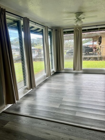 Huge open living room - 15-647 Puni Mauka Loop N