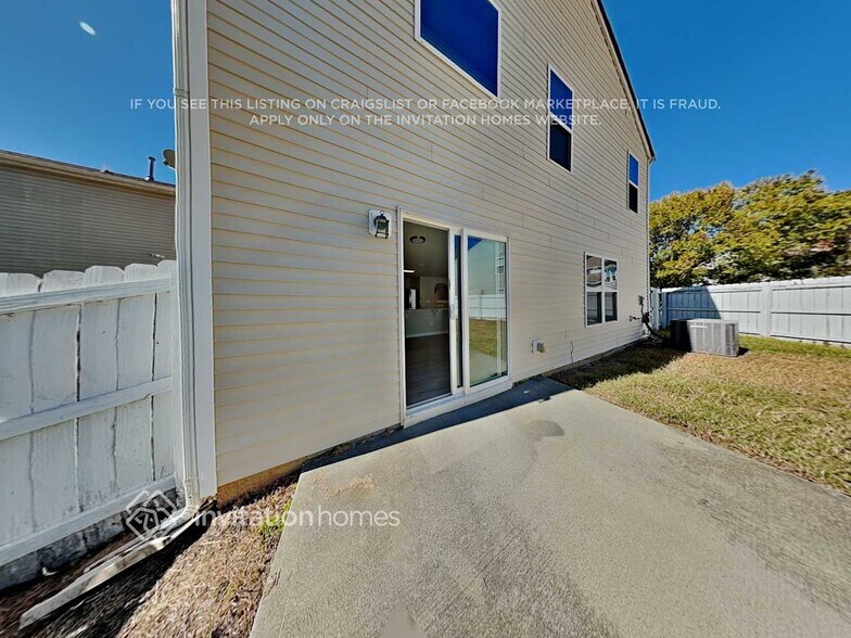 Building Photo - 4 Duck Pond Ct