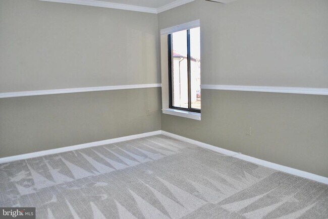 Building Photo - 2850 Dover Ln
