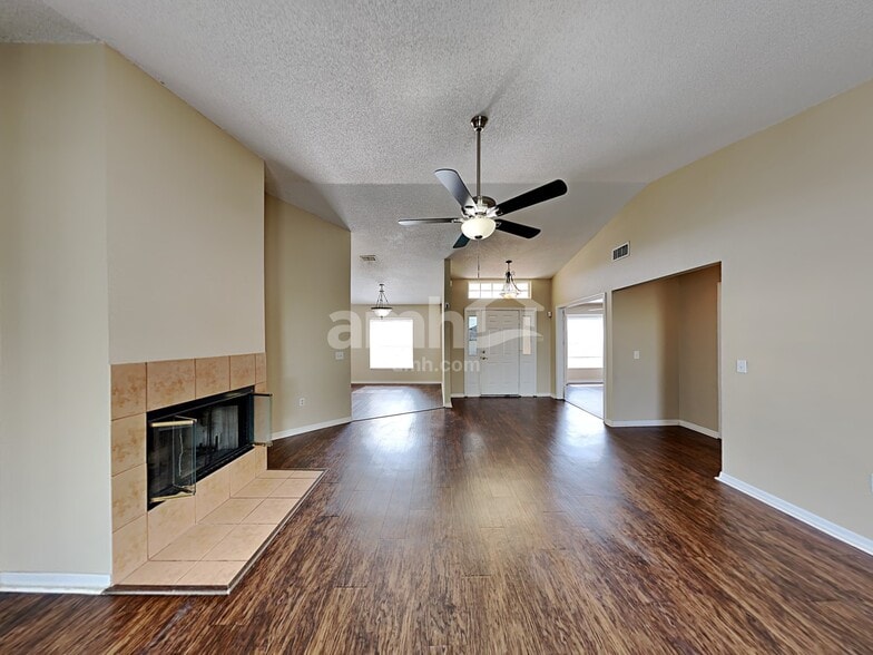 Building Photo - 2862 Hickory Ridge Dr