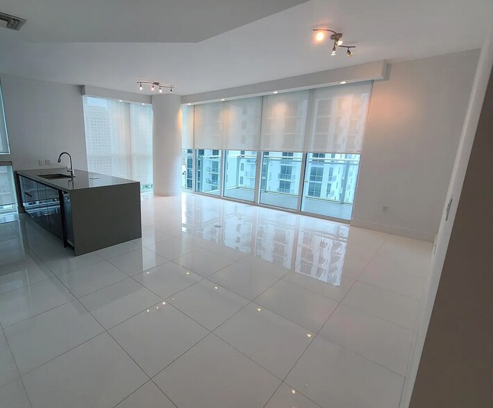 Primary Photo - 1080 Brickell Ave