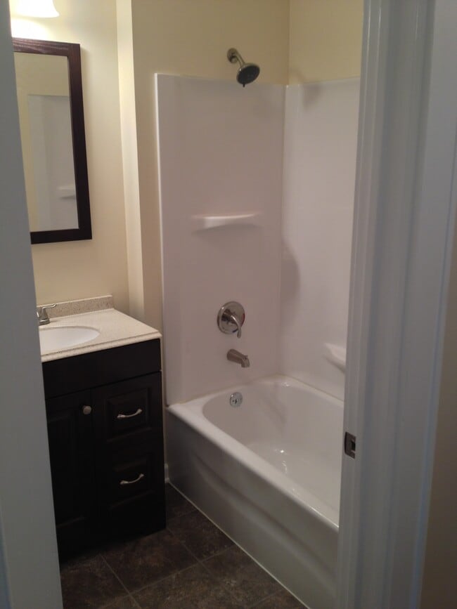 Building Photo - 116 Oak Hill Ave Ave