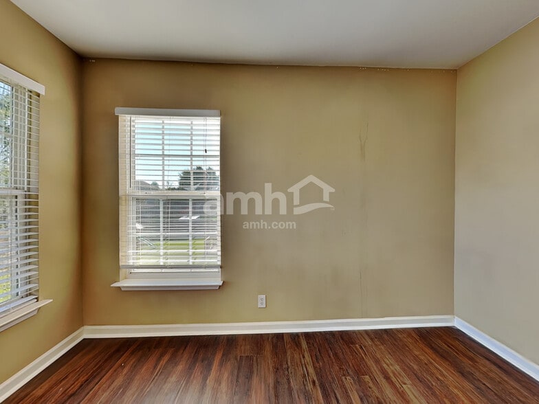 Building Photo - 100 Nut Leaf Ln